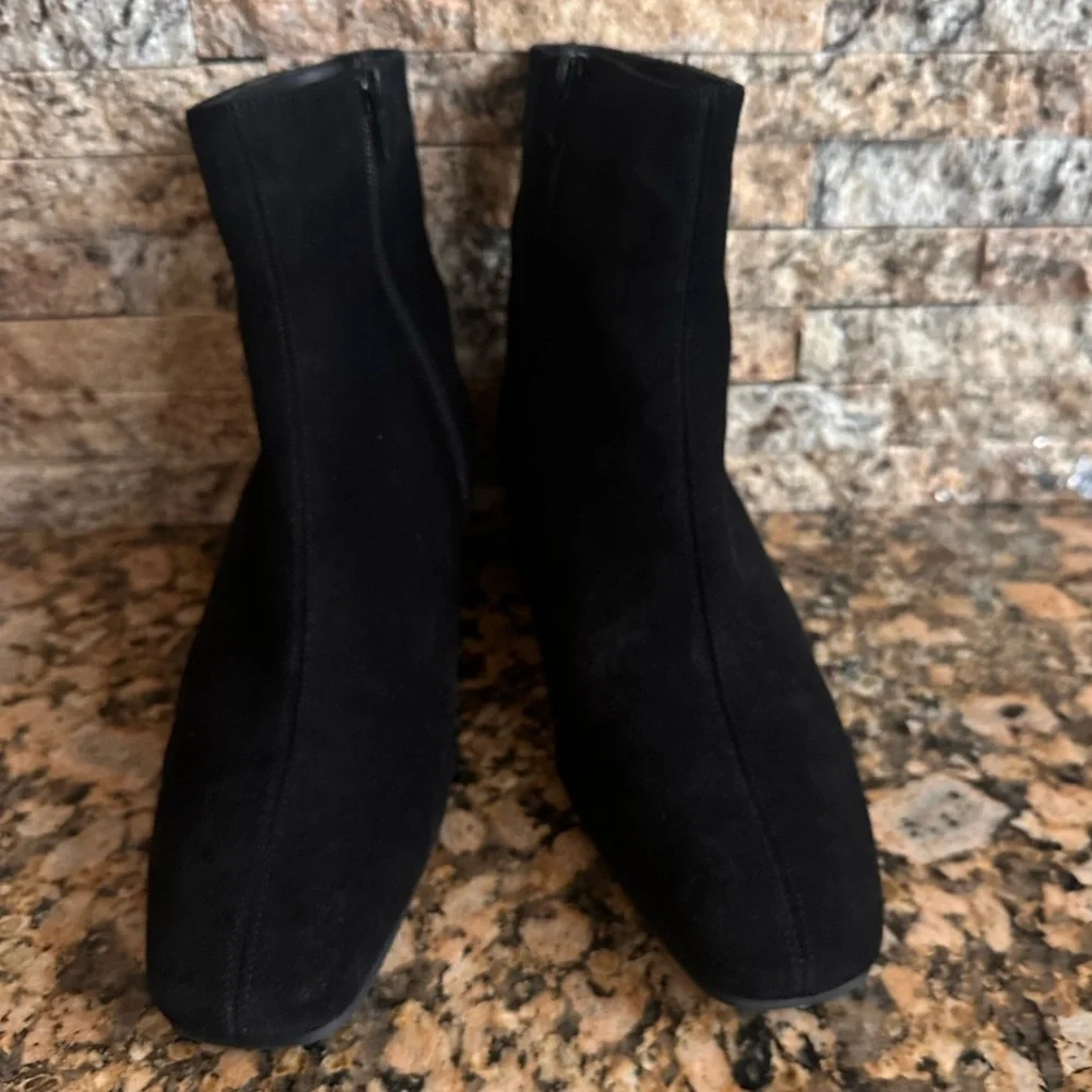Aquatalia Loretta Suede Bootie